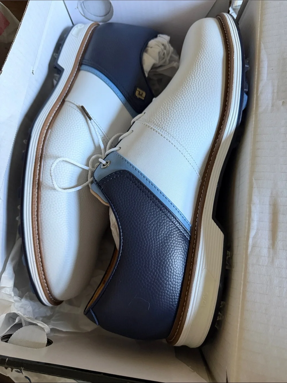 Men's Two-Tone White and Navy Golf Shoe
